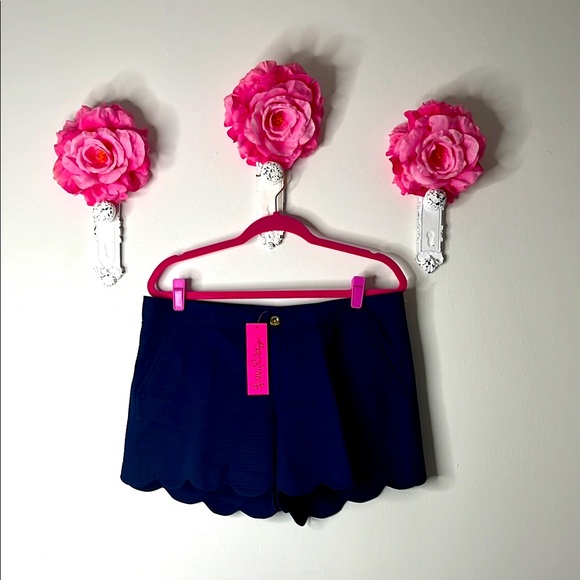 Lilly Pulitzer Pants - Lilly Pulitzer Buttercup Shorts in Color True Navy, Size 10.